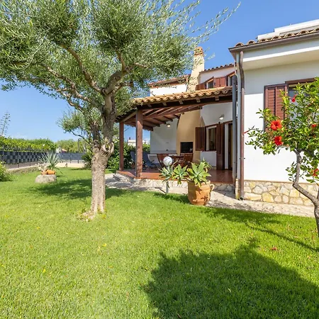 Arvilla'S Houses Campofelice Di Roccella Exterior photo